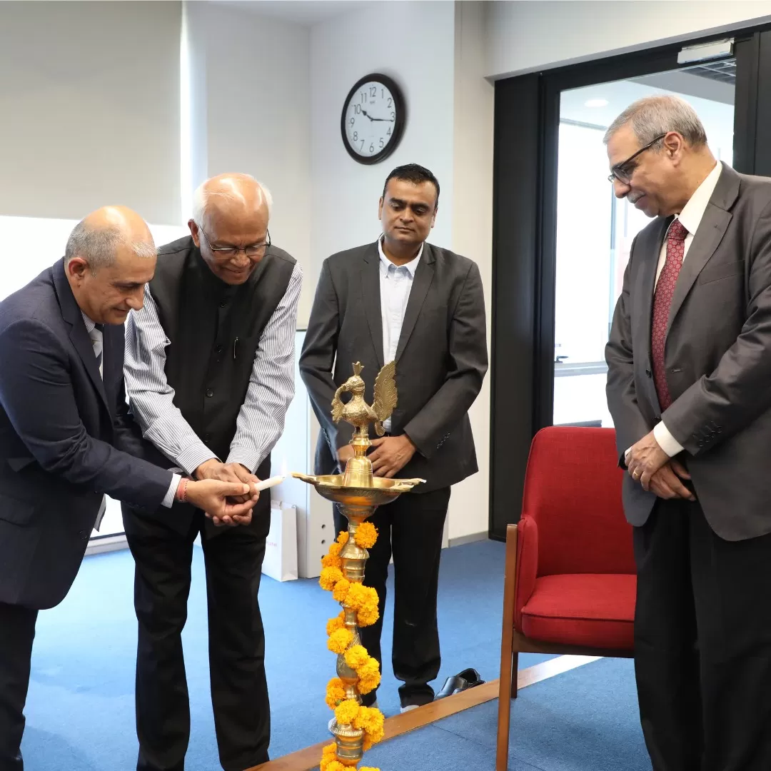 Dignitaries lighting the Lamp